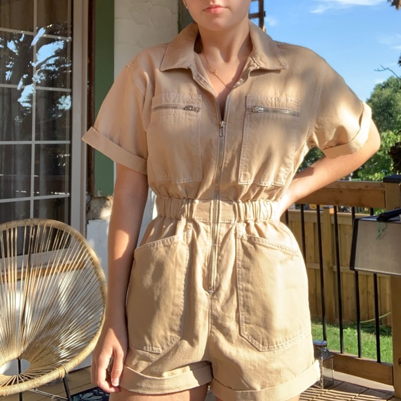 Super cute romper🖤🖤 - Picture 2 of 4